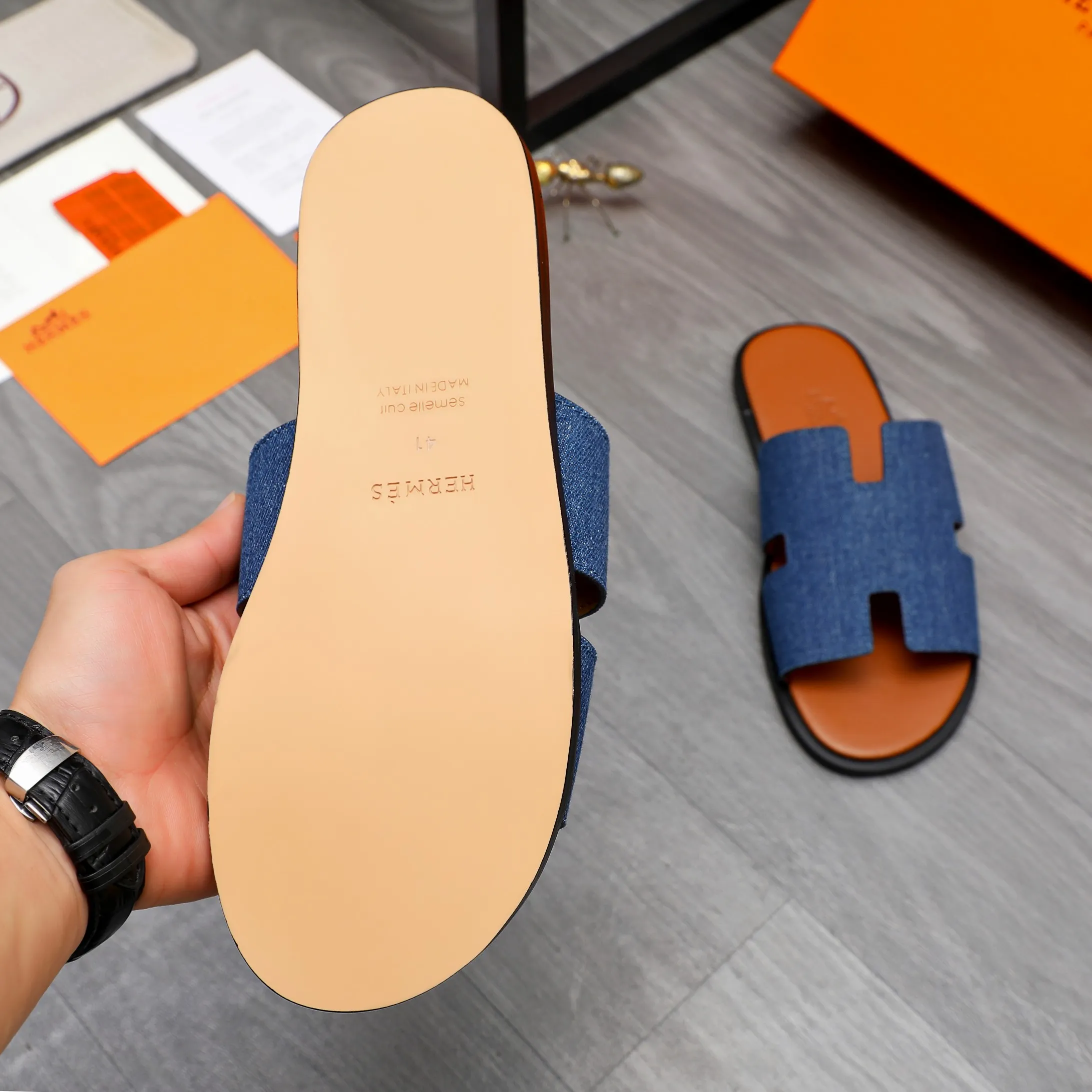 Men's shoes 💰280 Product trademark: Hermes "Hermes" slippers True size: 38-46 Product material: Denim breathable upper, microfiber lining, original outsole